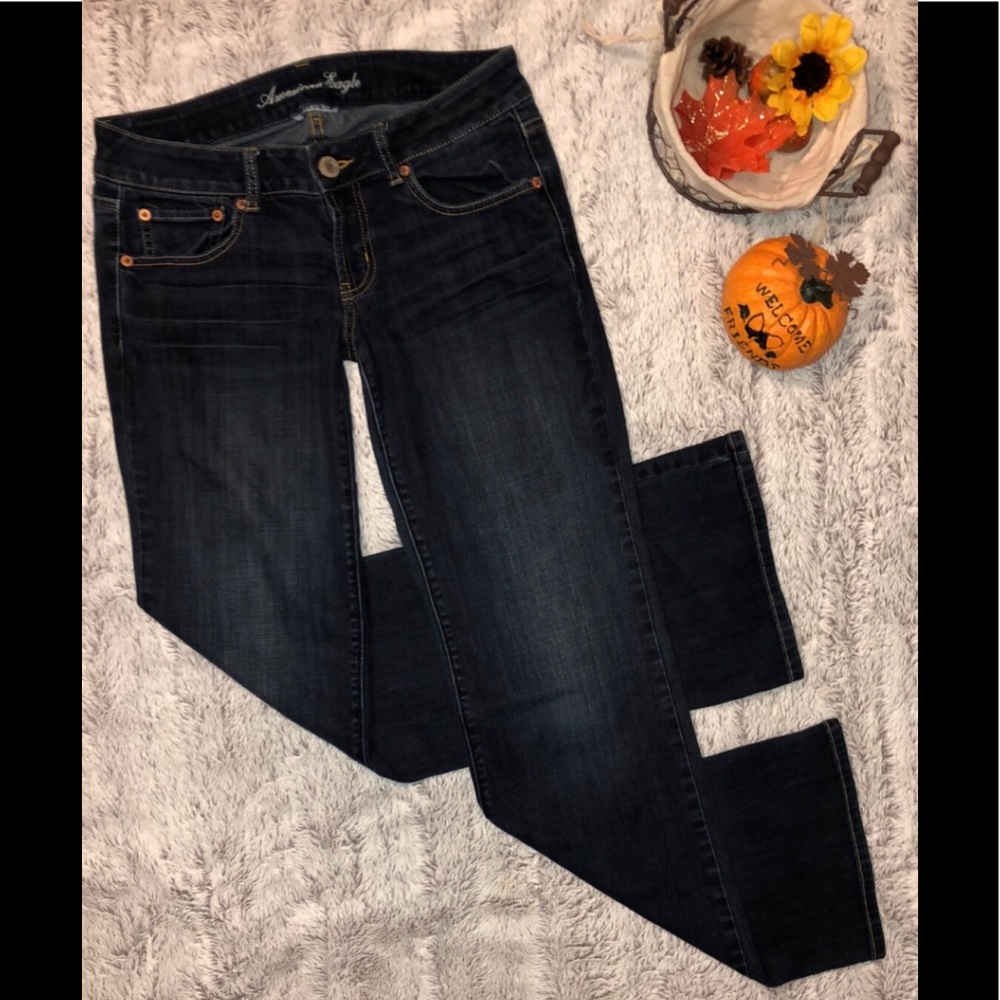 🌸American Eagle🌸 Size 6 Long Dark Wash Jeans🌸